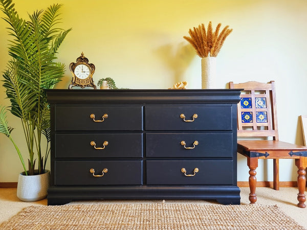 “London ”-Stunning and Newly Refurbished Original Oak chest of drawers