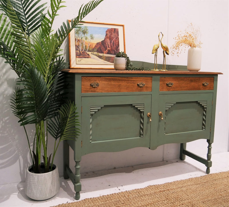 Super Stunning Newly Refurbished Original 1940 English Oak Sideboard