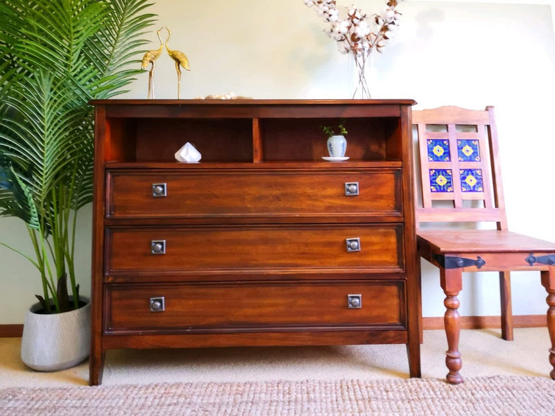 Beautiful, Solid and Original Vintage Oak Dresser/chest of drawers